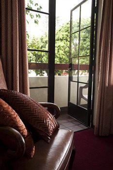 Hotel Clocktower Ventura